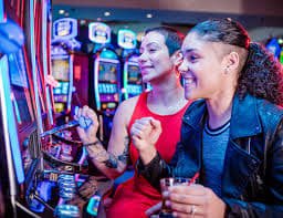 Filipino players enjoying han online sports and casino games on mobile
